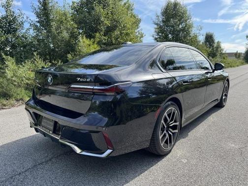 2024 BMW 750e i xDrive