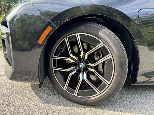 2024 BMW 750e i xDrive