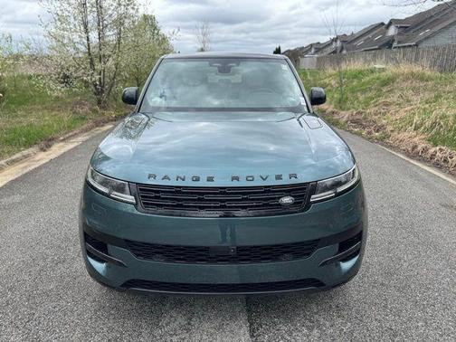 Giola Green Metallic 2026 Land Rover Range Rover Sport SE