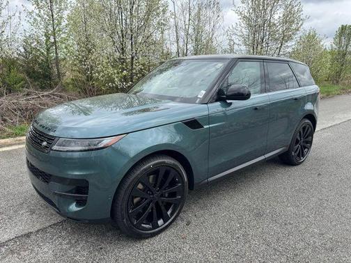 Giola Green Metallic 2026 Land Rover Range Rover Sport SE