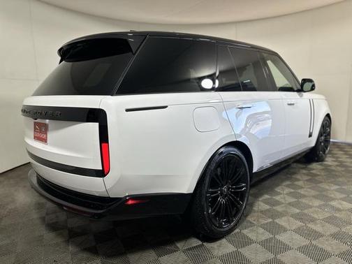 2025 Land Rover Range Rover P530 SE