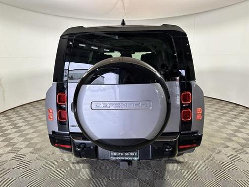 2024 Land Rover Defender 130 P400 X-Dynamic SE