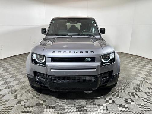 2024 Land Rover Defender 130 P400 X-Dynamic SE