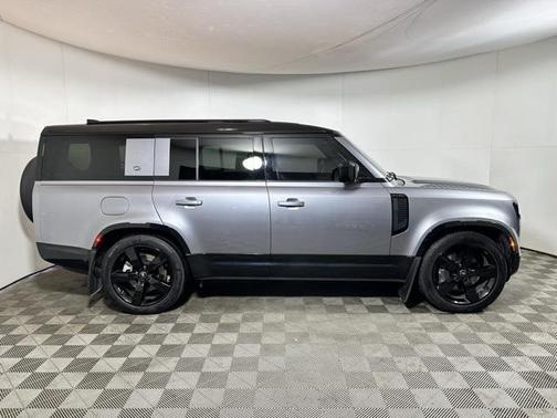 2024 Land Rover Defender 130 P400 X-Dynamic SE