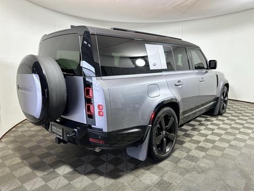 2024 Land Rover Defender 130 P400 X-Dynamic SE