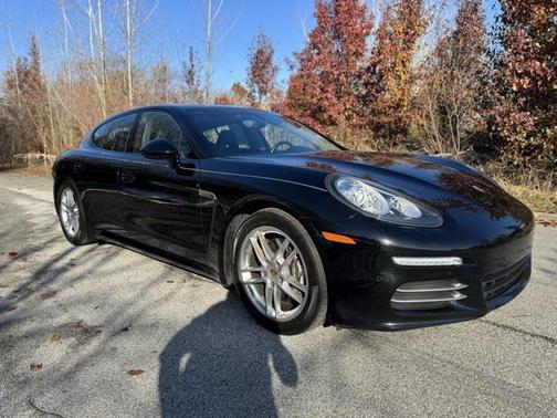 2016 Porsche Panamera 4 Edition