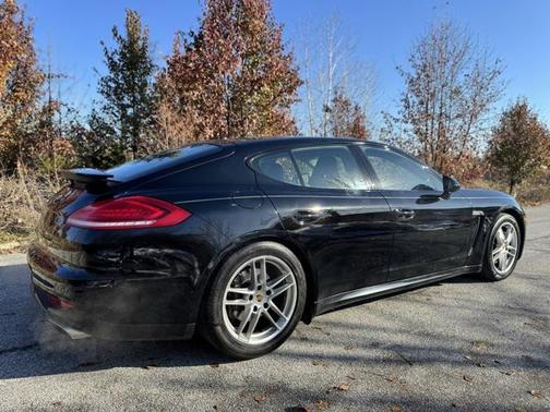 2016 Porsche Panamera 4 Edition