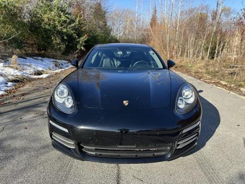 2016 Porsche Panamera 4 Edition