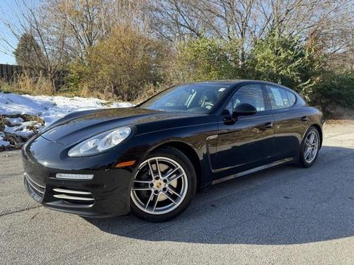 2016 Porsche Panamera 4 Edition