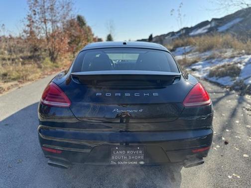 2016 Porsche Panamera 4 Edition