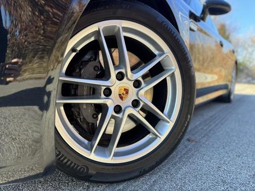 2016 Porsche Panamera 4 Edition