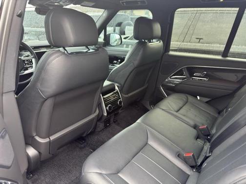 2024 Land Rover Range Rover P530 SE