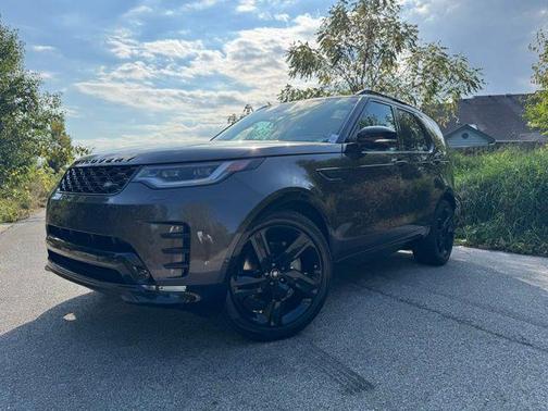 Charenet Grey 2026 Land Rover Discovery Dynamic SE