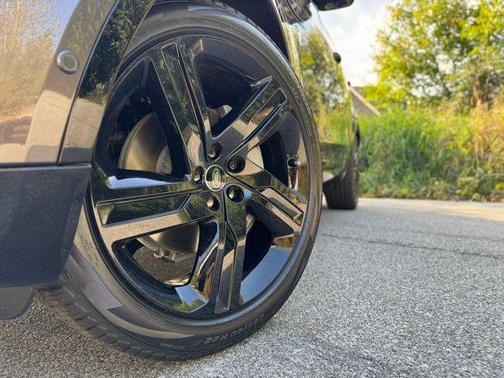 Charenet Grey 2026 Land Rover Discovery Dynamic SE