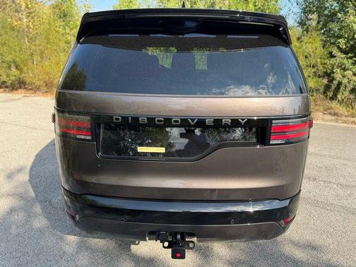 Charenet Grey 2026 Land Rover Discovery Dynamic SE