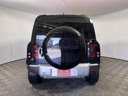 2025 Land Rover Defender 110 P300
