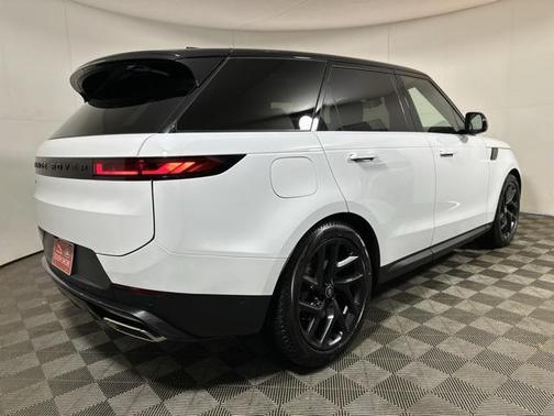 2025 Land Rover Range Rover Sport SE