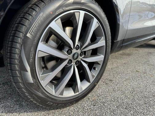 Eiger Grey Metallic 2026 Land Rover Discovery Gemini Edition