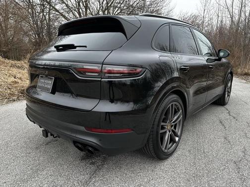 2023 Porsche Cayenne Platinum Edition