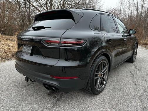 2023 Porsche Cayenne Platinum Edition