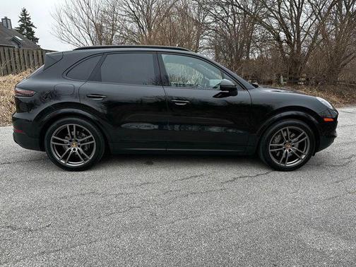 2023 Porsche Cayenne Platinum Edition
