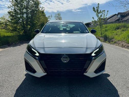 Pearl White Tricoat 2023 Nissan Altima SR VC-Turbo FWD