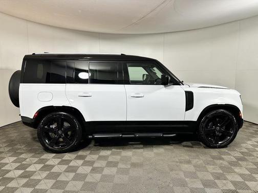 2025 Land Rover Defender 110 P400 X-Dynamic SE