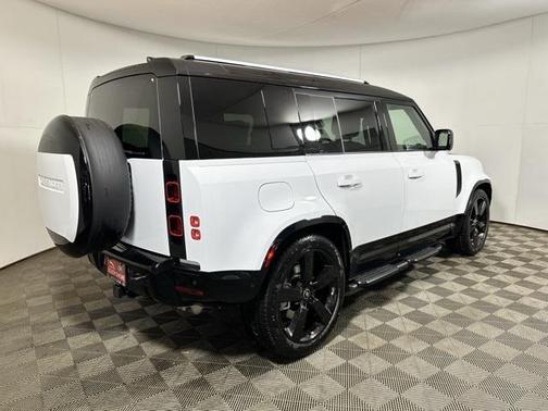 2025 Land Rover Defender 110 P400 X-Dynamic SE