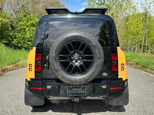 Santorini Black Metallic 2022 Land Rover Defender 110 X-Dynamic SE
