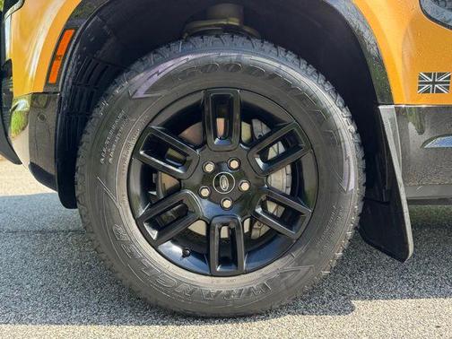Santorini Black Metallic 2022 Land Rover Defender 110 X-Dynamic SE