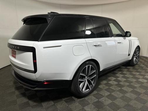 2025 Land Rover Range Rover P550e SE