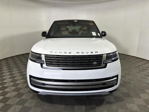 2025 Land Rover Range Rover P550e SE