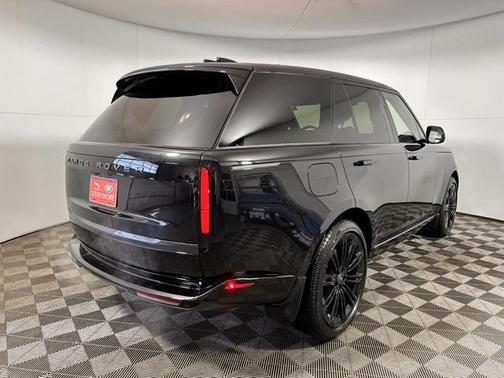 2025 Land Rover Range Rover P530 SE