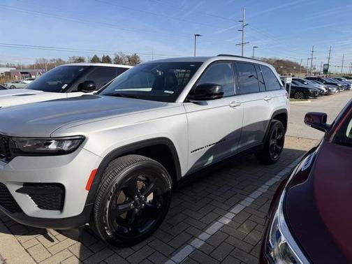 2022 Jeep Grand Cherokee Altitude