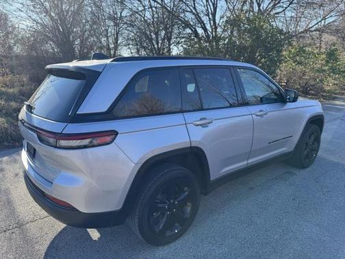 2022 Jeep Grand Cherokee Altitude