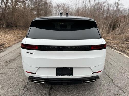 2025 Land Rover Range Rover Sport SE