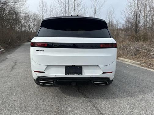 2025 Land Rover Range Rover Sport SE