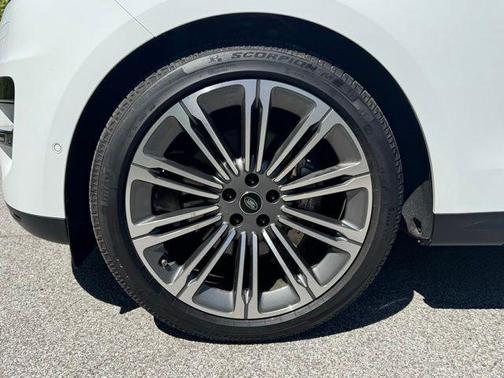 White 2025 Land Rover Range Rover Sport SE