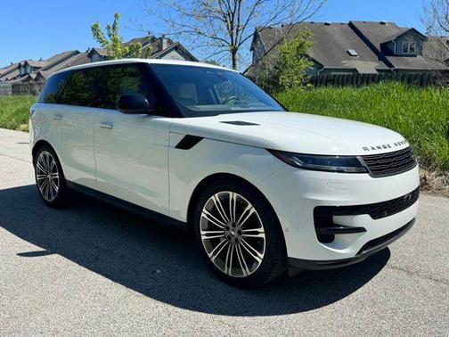 White 2025 Land Rover Range Rover Sport SE