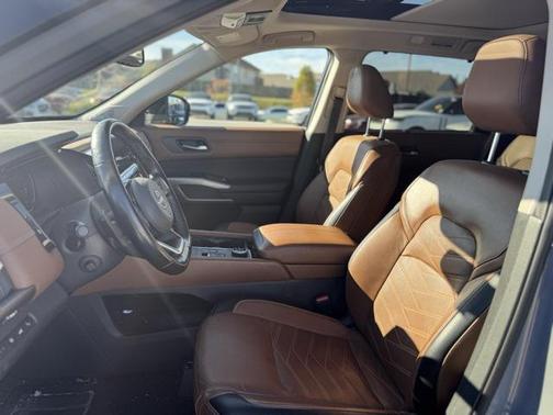 2022 Nissan Pathfinder Platinum 4WD