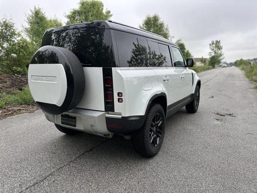 2025 Land Rover Defender 110 P300