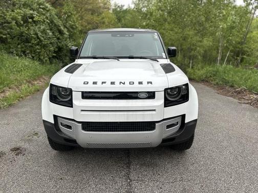 2025 Land Rover Defender 110 P300