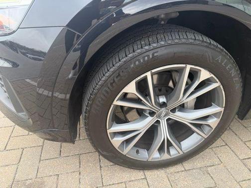 Orca Black Metallic 2020 Audi Q8 55 Premium
