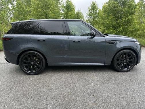 2025 Land Rover Range Rover Sport SE