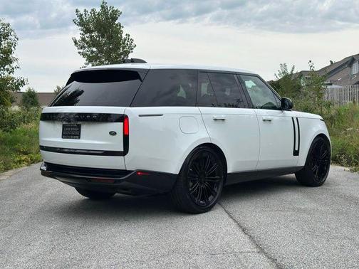 Fuji White 2023 Land Rover Range Rover P400 SE