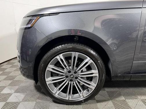 2025 Land Rover Range Rover P400 SE