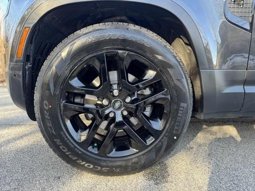 2025 Land Rover Defender 110 P300