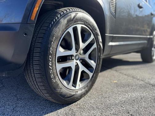 2025 Land Rover Defender 110 P300