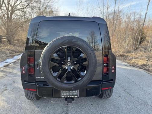 2025 Land Rover Defender 110 P300