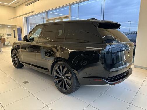 2025 Land Rover Range Rover P400 SE